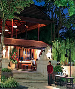 Mezzanine restaurant - looking sooooo posh